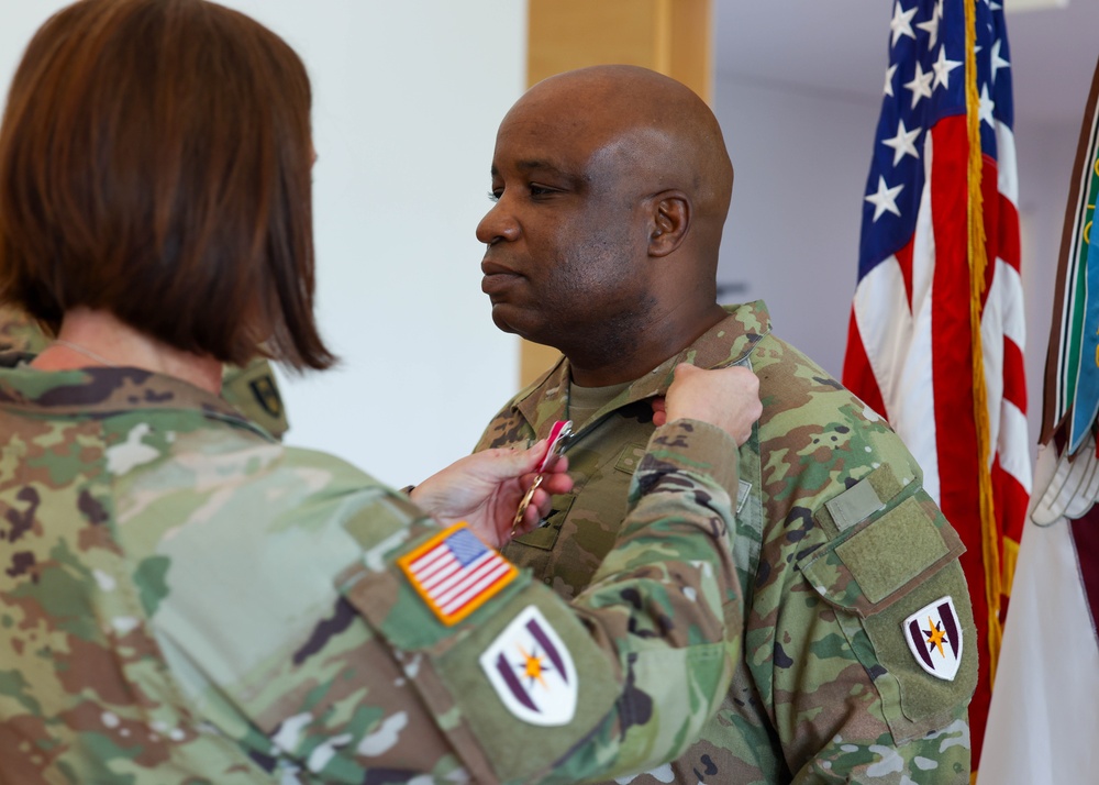 US Army 1st Global Field Medical Laboratory welcomes new commander during ceremony
