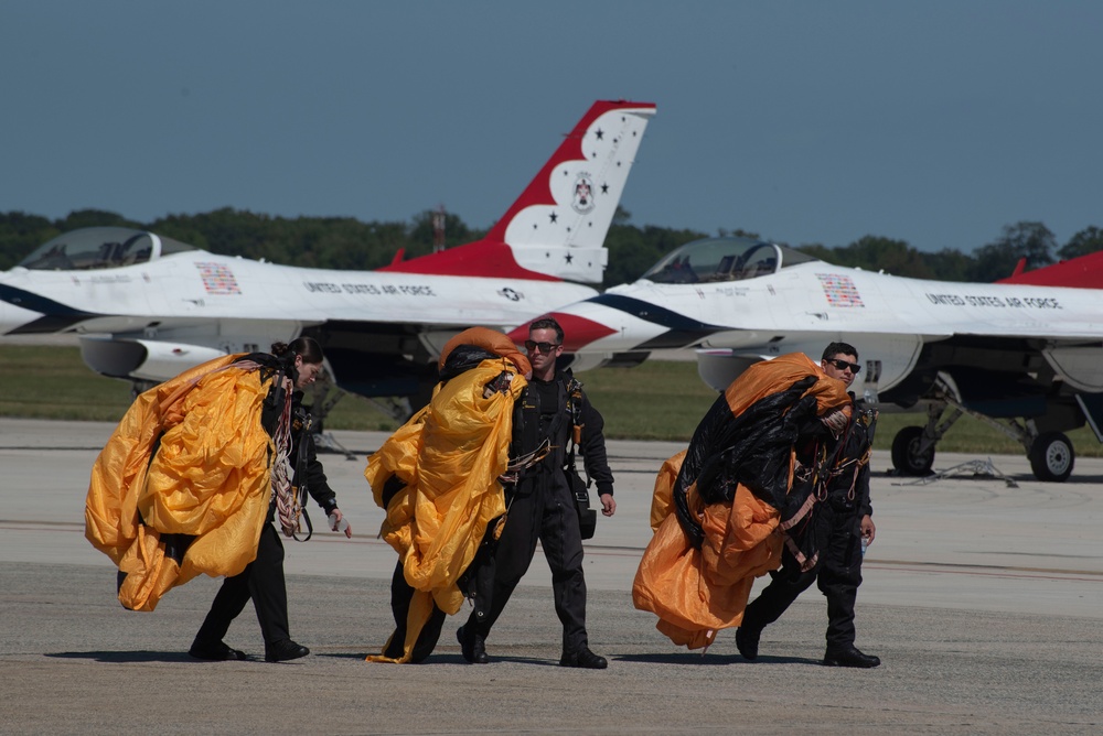 Stars of the air show Stars of the air show