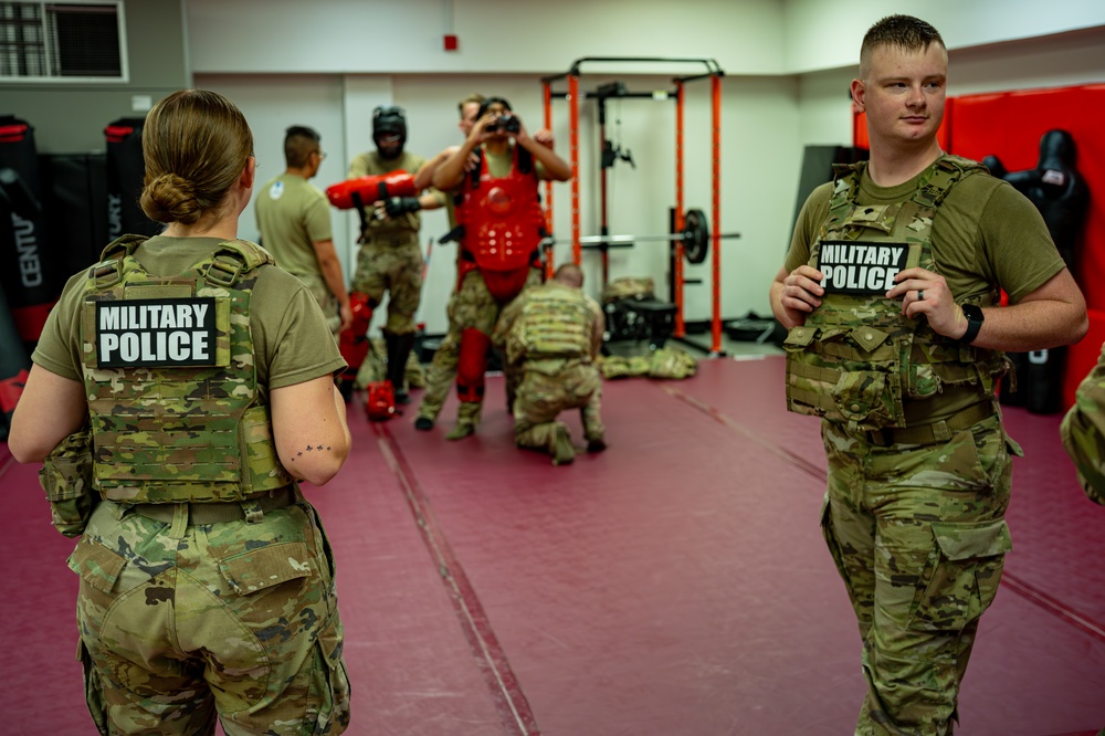 TNNG Soldiers practice combatives