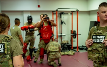 TNNG Soldiers practice combatives