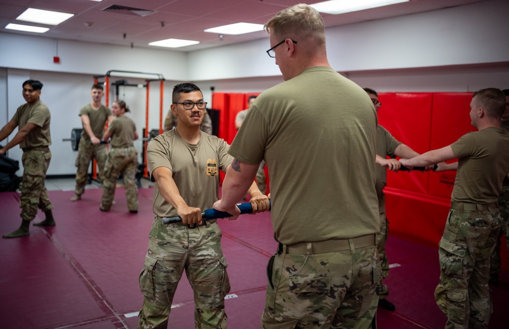 TNNG Soldiers practice combatives