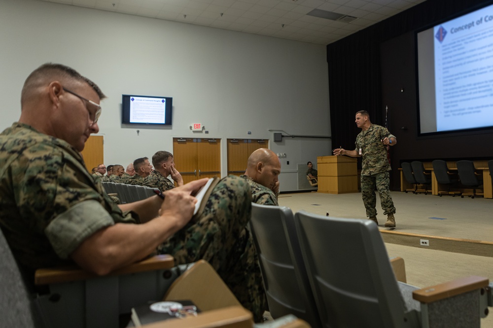 Col. Hart visits 2nd Marine Division