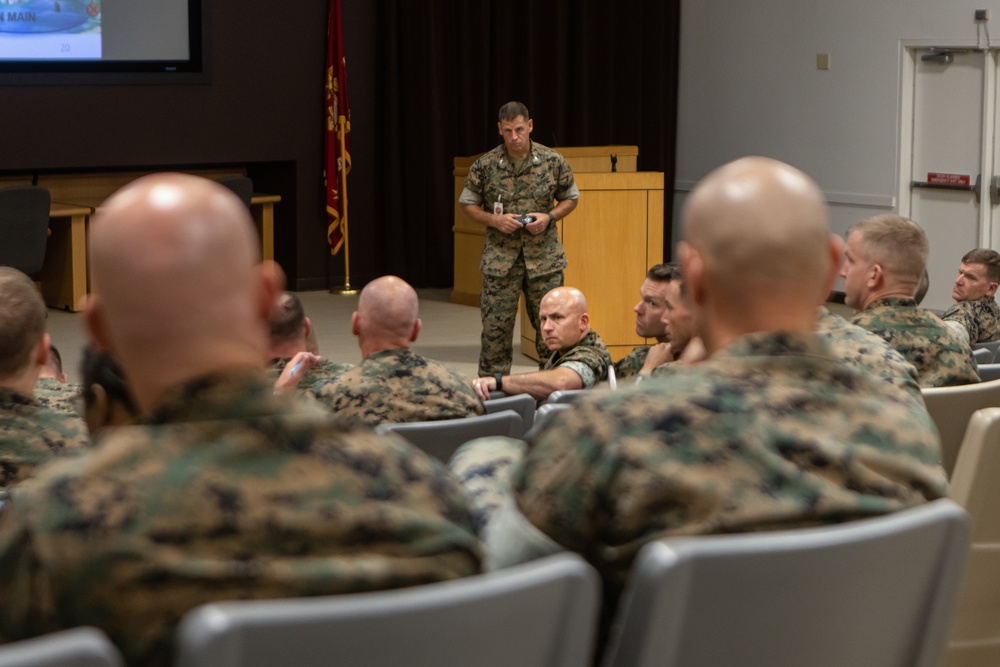 Col. Hart visits 2nd Marine Division