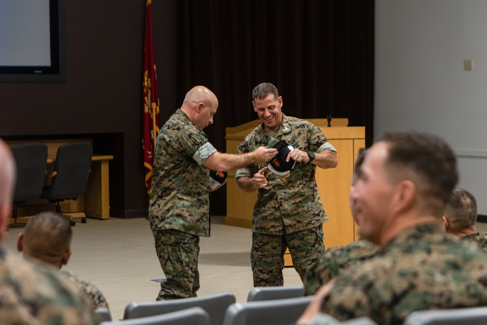 Col. Hart visits 2nd Marine Division