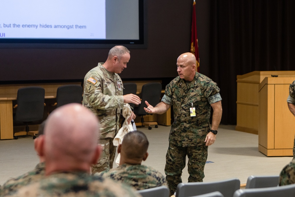 Col. Hart visits 2nd Marine Division