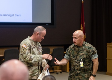 Col. Hart visits 2nd Marine Division