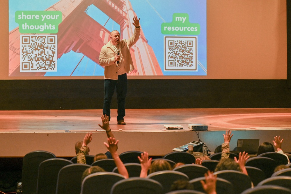 Kevin Hines speaks to Air Commandos about suicide prevention
