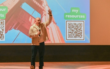 Kevin Hines speaks to Air Commandos about suicide prevention