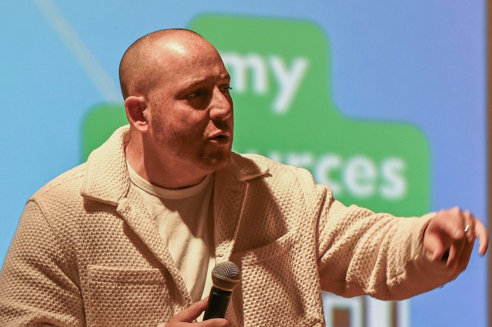 Kevin Hines speaks to Air Commandos about suicide prevention
