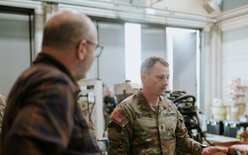 Command Sgt. Maj. Christopher L. Mullinax Visits JMTG-U