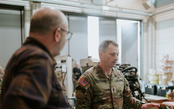 Command Sgt. Maj. Christopher L. Mullinax Visits JMTG-U