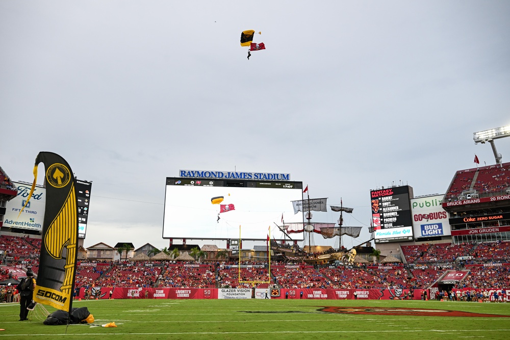 USSOCOM Para-Commandos perform at Buccaneers vs Bills game