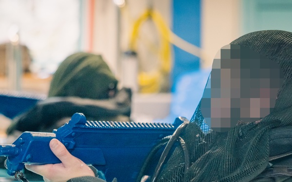 U.S. Marines conduct combatant dive training with Swedish Marines