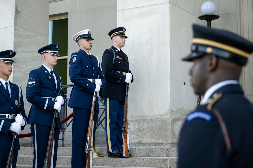 SW Hegseth Hosts Canadian MINDEF