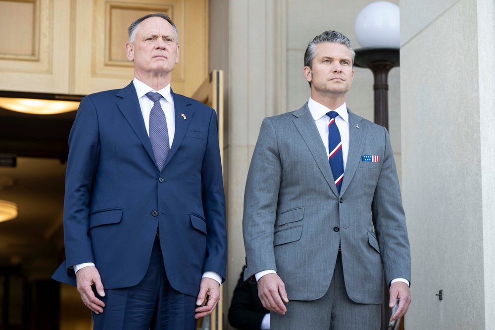SW Hegseth Hosts Canadian MINDEF
