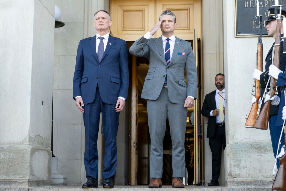 SW Hegseth Hosts Canadian MINDEF
