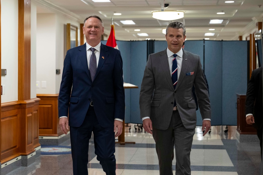 SW Hegseth Hosts Canadian MINDEF