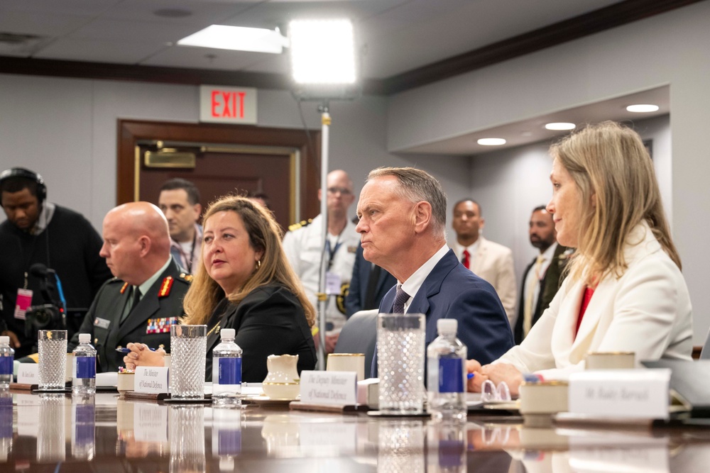 SW Hegseth Hosts Canadian MINDEF