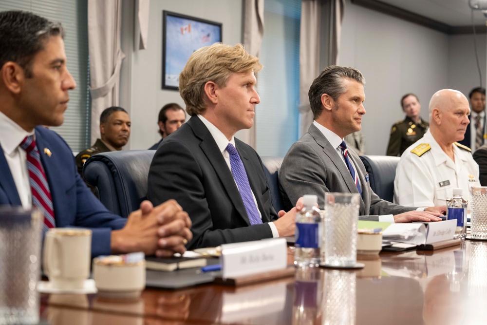 SW Hegseth Hosts Canadian MINDEF