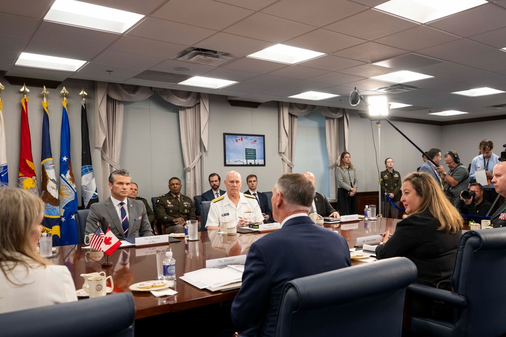 SW Hegseth Hosts Canadian MINDEF