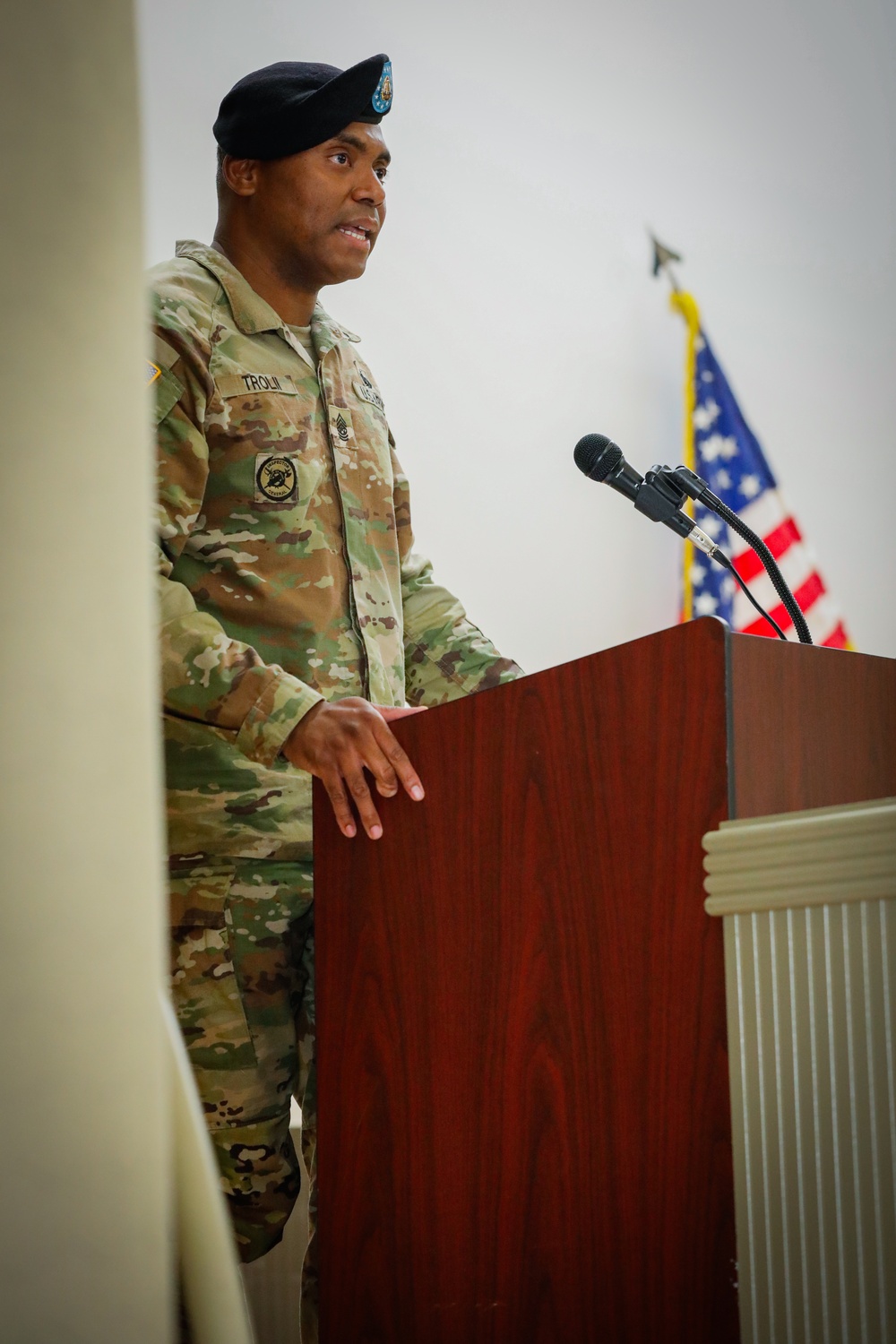 Headquarter and Headquarters Battalion Conducts Change of Responsibility Ceremony