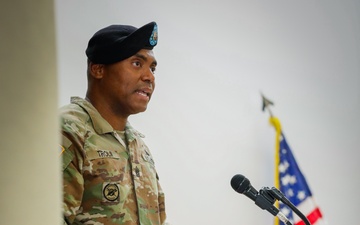Headquarter and Headquarters Battalion Conducts Change of Responsibility Ceremony