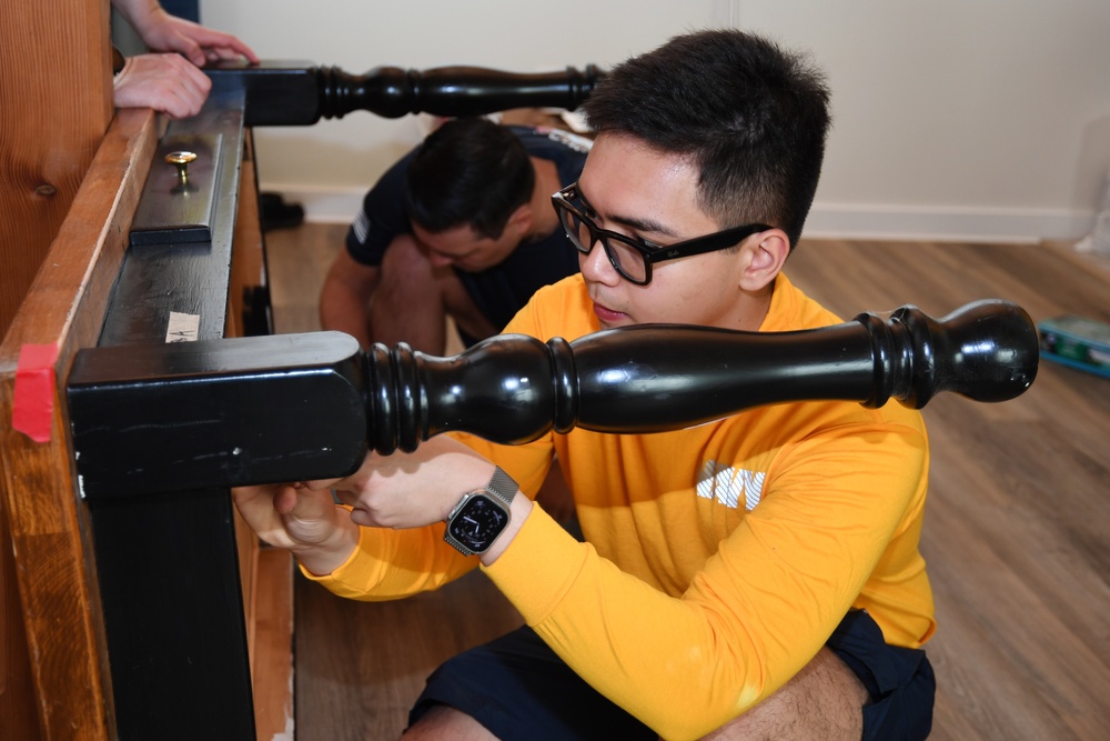 Sailors Help Community During Connecticut River Valley Navy Week