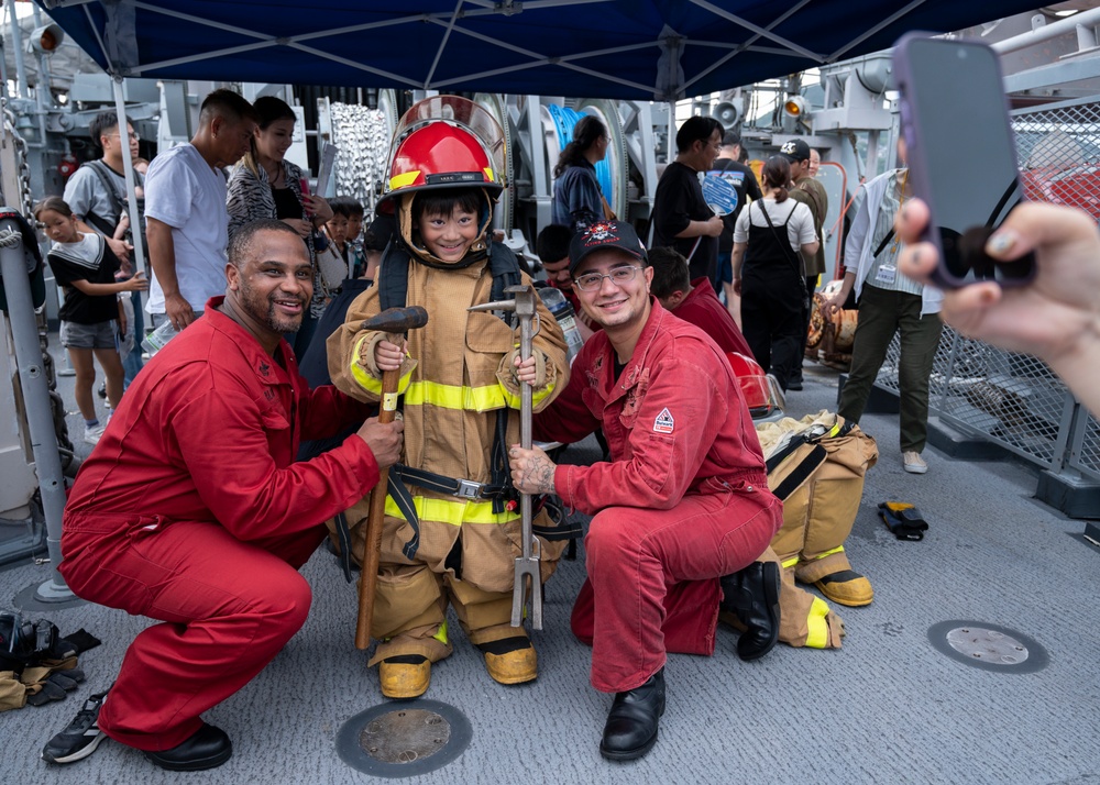 USS Chief Attends JMSDF Autumn Festival