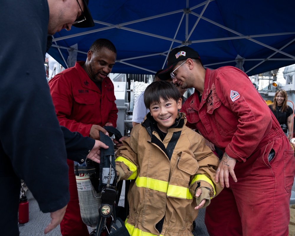 USS Chief Attends JMSDF Autumn Festival