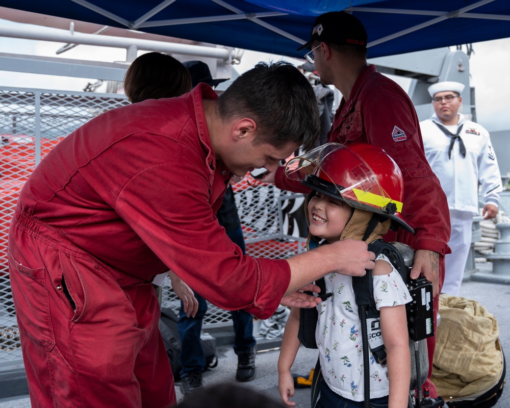 USS Chief Attends JMSDF Autumn Festival
