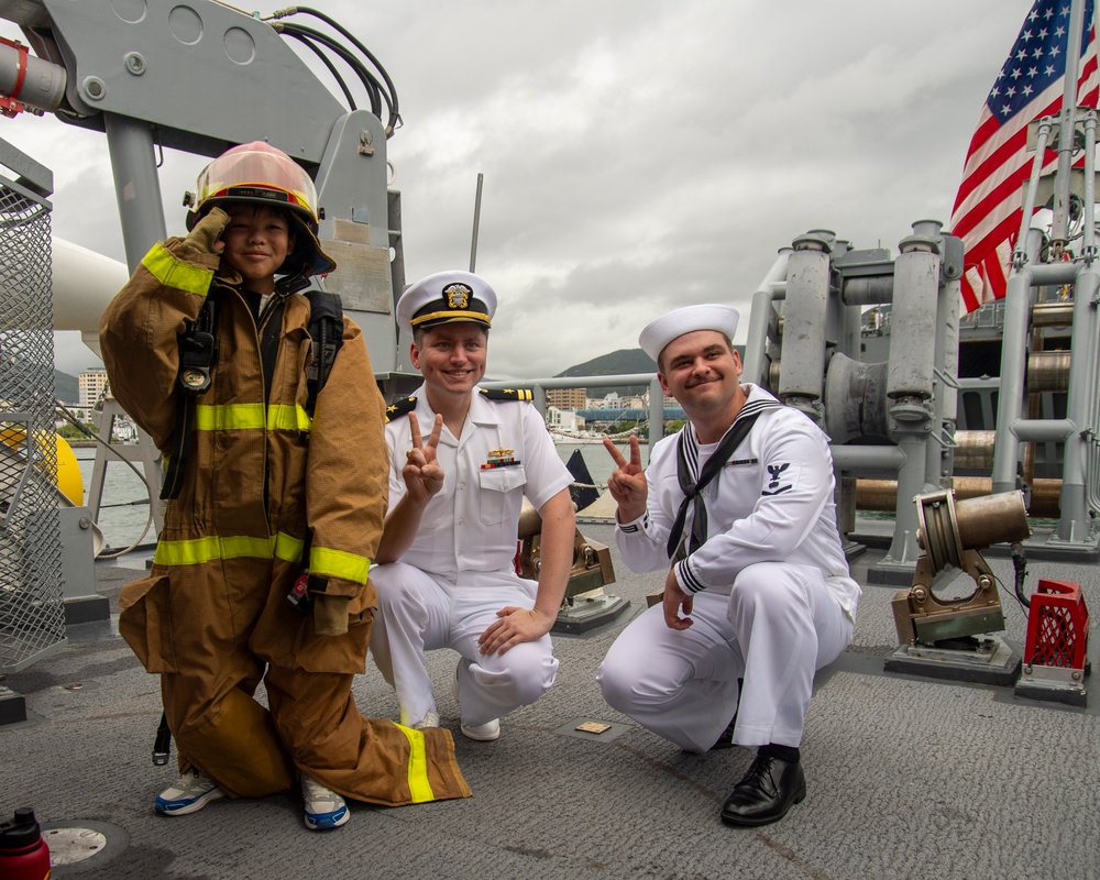 USS Chief Attends JMSDF Autumn Festival