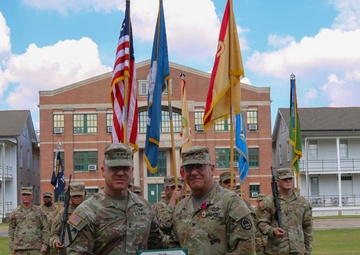New Orleans-based 139th Regional Support Group welcomes new commander and senior enlisted leader