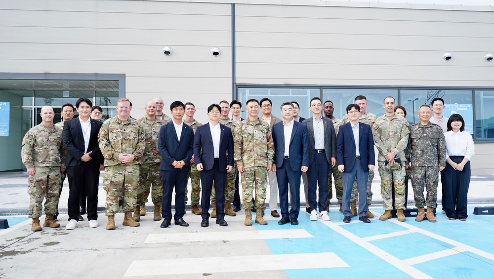 19ESC’s CJ Logistics Center Tour