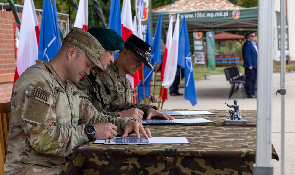 U.S. and Polish leaders sign transfer of authority to new multinational Battlegroup