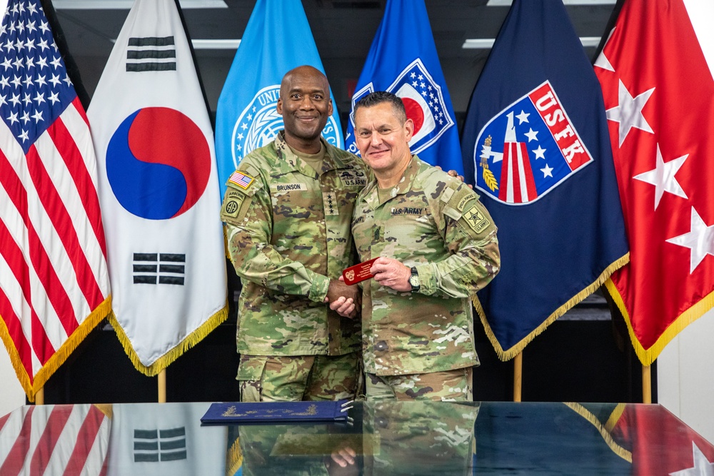 Army chief visits South Korea