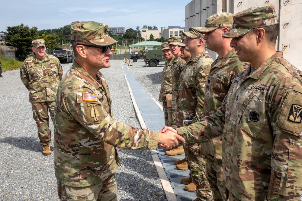 Army chief visits South Korea