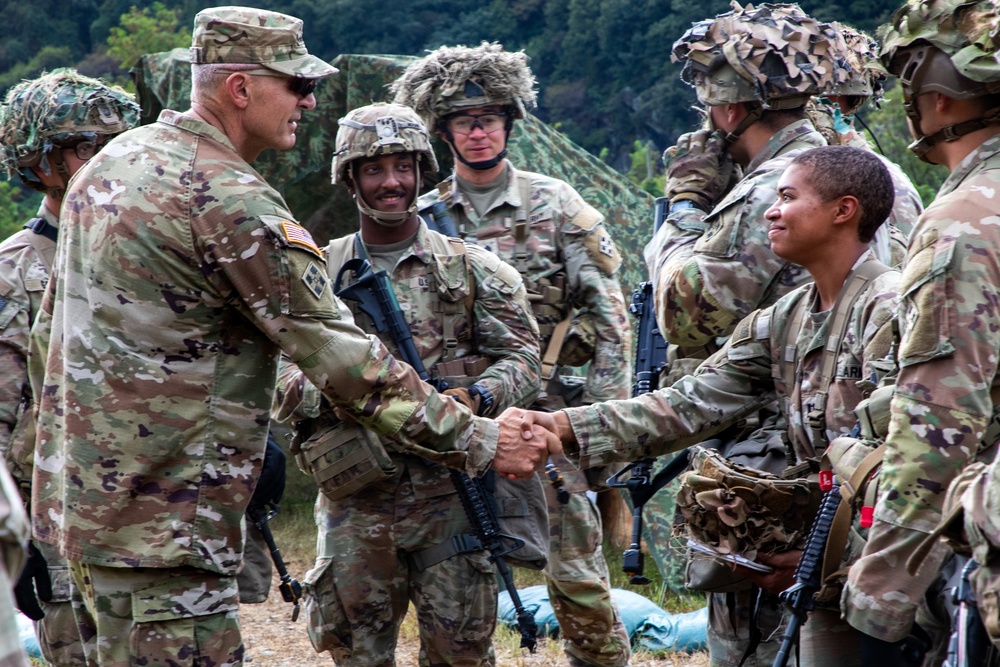 Army chief visits South Korea