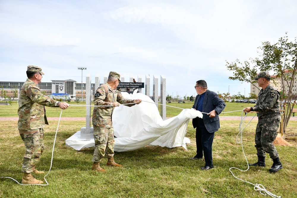 2ID/ROK-U.S. Combined Division Unveils 10th Anniversary Monument