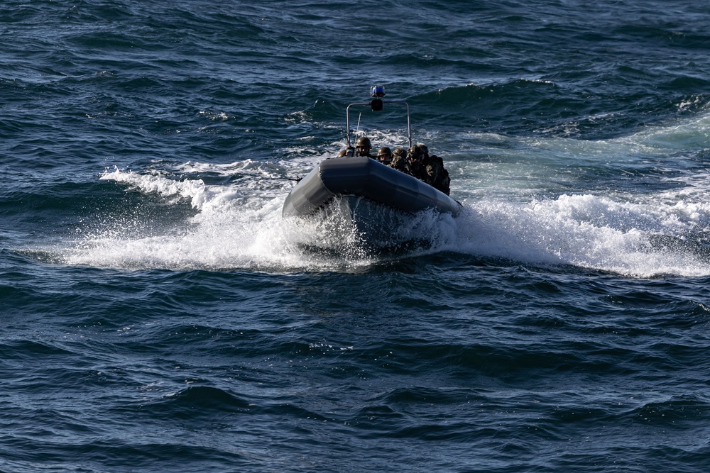 USS Mahan (DDG 72) Small Boat Operations