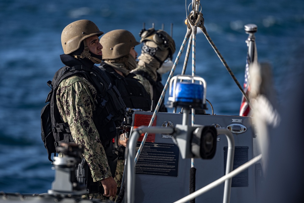 USS Mahan (DDG 72) Small Boat Operations