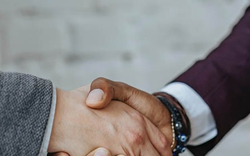 2 men shaking hands
