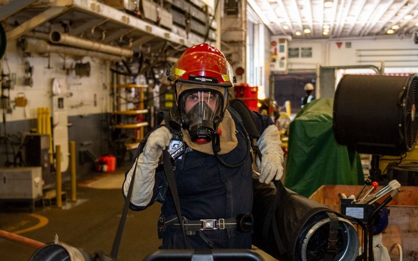 USS Essex Sailors Participate in 8010 Drill.