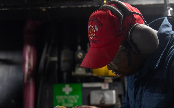 USS Arlington (LPD 24) HT at Work