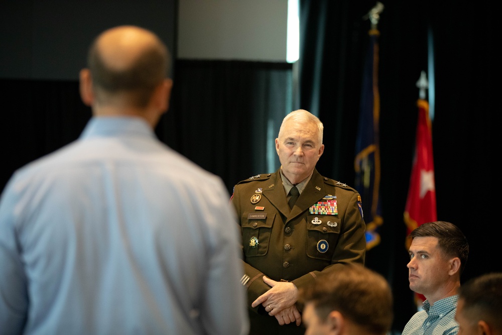 Strategic Broadening Seminar highlights leadership in challenging times
