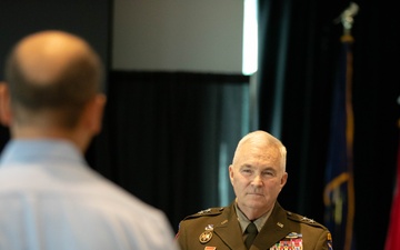 Strategic Broadening Seminar highlights leadership in challenging times