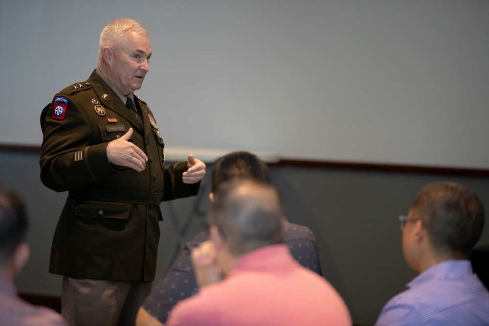 Strategic Broadening Seminar highlights leadership in challenging times