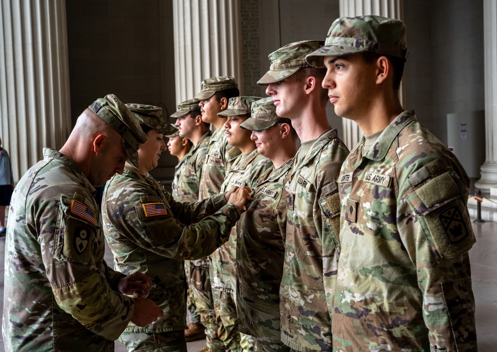 TNNG holds promotion, reenlistment ceremony at Lincoln Memorial