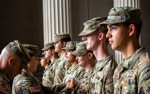 TNNG holds promotion, reenlistment ceremony at Lincoln Memorial