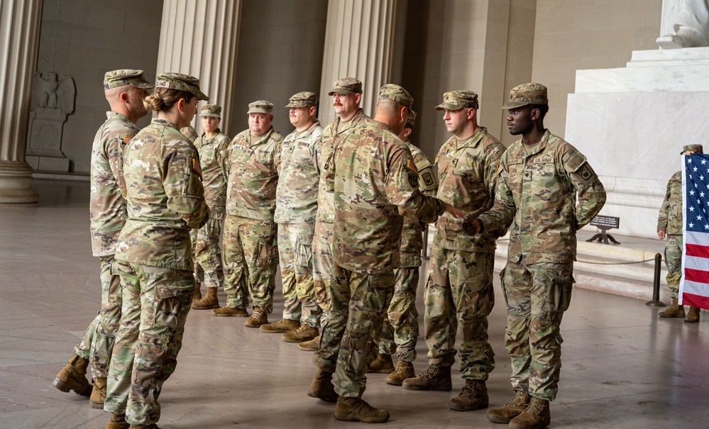 TNNG holds promotion, reenlistment ceremony at Lincoln Memorial