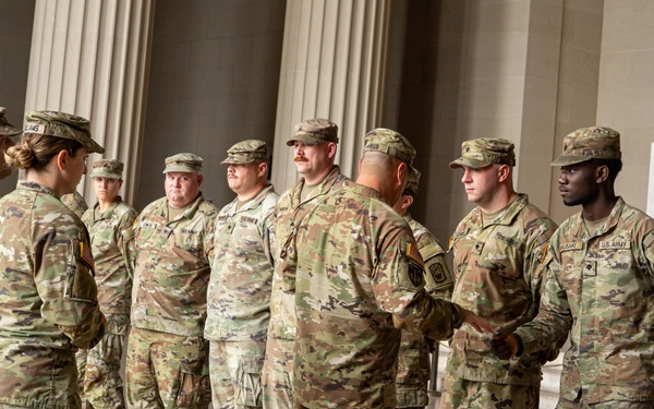 TNNG holds promotion, reenlistment ceremony at Lincoln Memorial